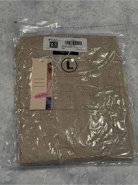 DOKOTOO Women's Cable Knit V-Neck Sweater in Beige